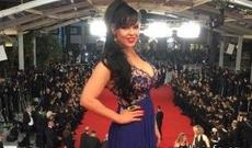 Anna Azərli Kremlin önündə... - Putinə evlilik təklif etdi