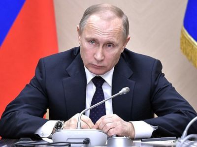 Putin internetdə anonimliyə qarşı sərəncam imzalayıb