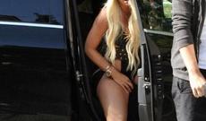 Futbolçunun xanımının biabırçı geyimi