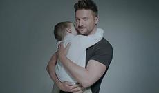 Hamıdan gizlətdiyi oğlunu "18+" klipində çəkdi