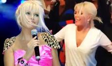 Ajda Pekkanın Bakıdakı  göbək rəqsi hamını heyrətləndirdi