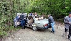 Azərbaycanda sel körpünü dağıdıb maşını apardı