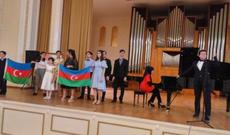 İKİ TƏNTƏNƏLİ YUBİLEYİ MƏKTƏB-STUDİYANIN ŞAGİRDLƏRİ QEYD ETDİLƏR