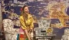 Azərbaycanlı aparıcının rəqs edərkən şalvarı düşdü - VİDEO