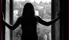 14 yaşlı qız özünü binadan atdı - Bakıda