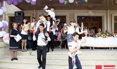 Bu gün məktəblərdə uşaqlığın son gecəsi-son zəngdir