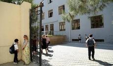 Son zəng günündə məktəbli məktəblini bıçaqladı