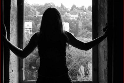 14 yaşlı qız özünü binadan atdı - Bakıda