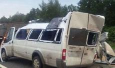 Bakıda mikroavtobus yük maşınına çırpıldı