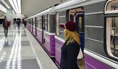 Bakı metrosunda qatar adamı vurdu