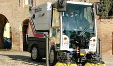 Süpürgəçiləri əvəzləmək üçün Bakıya texnika gətirildi