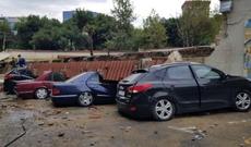 Bakıda avtomobillər dağıntı atında qadı