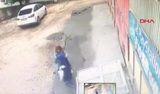 Türkiyədə dəhşət: asfalt yarıldı və iki qadın yerə batdı - Video