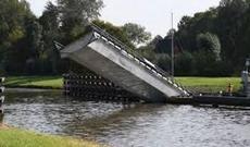 Nefteyuqanskda körpü uçub, iki nəfər ölüb