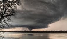 Güclü qasırğa İllinoysda 100 evi dağıdıb-Video