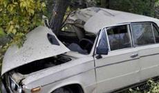 Ağcabədidə minik avtomobili ağaca çırpılıb