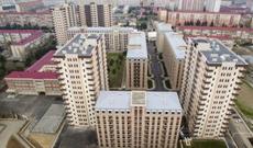 İlham Əliyev Sumqayıtda qaçqın və məcburi köçkün ailələri üçün inşa olunan yaşayış binaları kompleksinin açılışında iştirak edib