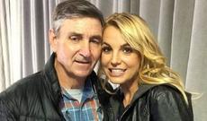 Britni Spirs atasına görə konsertlərini ləğv etdi