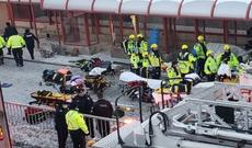 Kanadada ikimərtəbəli avtobus dayanacağa çırpıldı