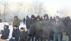 40 dərəcəyə yaxın şaxtada - küçədə cümə namazı qıldılar