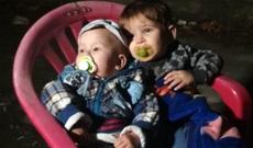 Azərbaycanda 2 uşağını şadlıq evinin qarşısına atıb gedən ana tapıldı