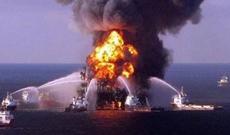 Xəzərdə neft quyusu alovlandı