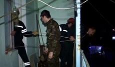 Qapı arxasında köməksiz qalan xilas edilib