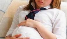 Tələbə qız müəllimindən uşaq dünyaya gətirdi – Azərbaycanda