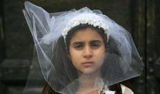 Azərbaycanda 14 yaşlı qızı özündən 44 yaş böyük kişiyə ərə verdilər