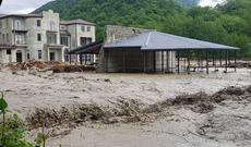 Güclü yağış Gürcüstanda kəndi su altında qoyub