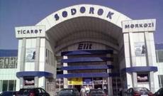 “Sədərək” ticarət mərkəzində vətəndaşın içərisində 47 min pul olan torbasını alıb qaçıblar - VİDEO