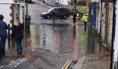 İngiltərədə şiddətli yağışlar həyatı iflic edib