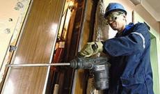 Liftdə köməksiz qalanlar xilas edilib