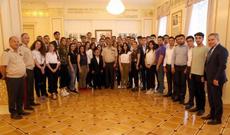 Müdafiə naziri Gənc Liderlər Proqramının iştirakçıları ilə görüşüb